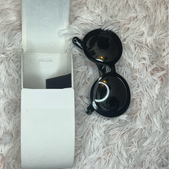 Prada sunglasses with case - Picture 5 of 13